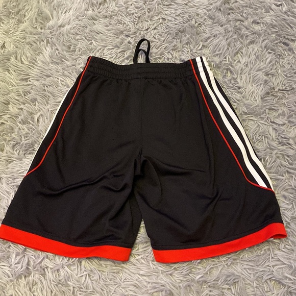 Adidas boys basketball shorts - Picture 2 of 4
